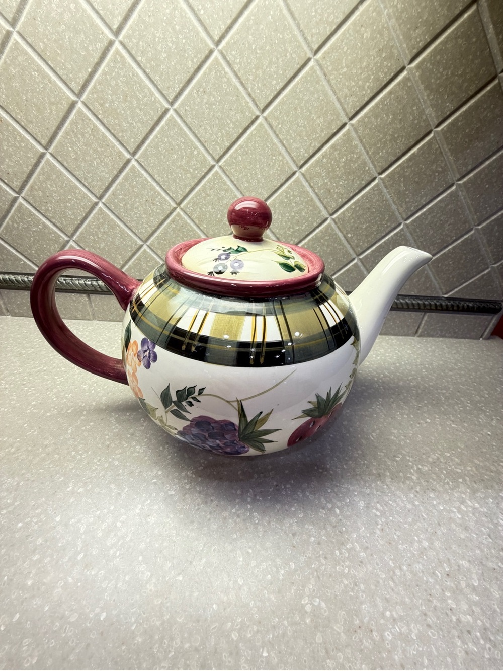 Oneida Strawberry Plaid Tea Pot with Lid